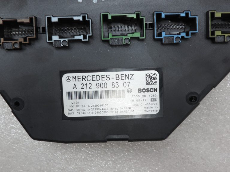 Oriģinālais Mercedes Benz W212 E200 motora nodalījuma drošinātāju bloka vadības bloks