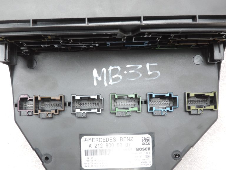 Oriģinālais Mercedes Benz W212 E200 motora nodalījuma drošinātāju bloka vadības bloks