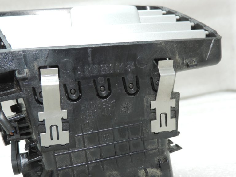 Oriģinālais Mercedes Benz W212 instrumentu paneļa ventilācijas lūkas kreisais
