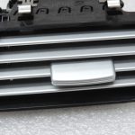 Oriģinālais Mercedes Benz W212 instrumentu paneļa ventilācijas atveres labais korpuss