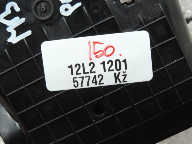 Oriģinālais Mercedes Benz W212 instrumentu paneļa ventilācijas atveres labais korpuss