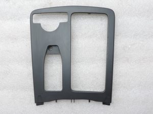 Oriģināla Mercedes Benz E-Class W212 centrālās konsoles vāka apdare