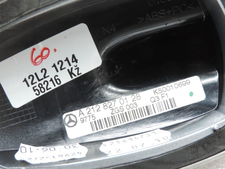 Oriģināls Mercedes W212 jumta antenas GPS antenas vāks Iridium silver