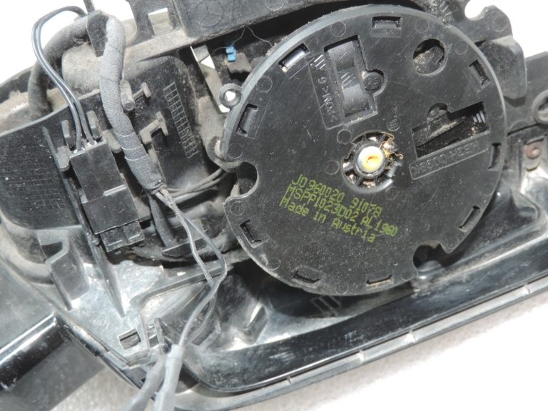 Oriģinālais Mercedes Benz W212 ārējais spogulis labajā rāmī DEFEKTĪVS * (Apraksts!)