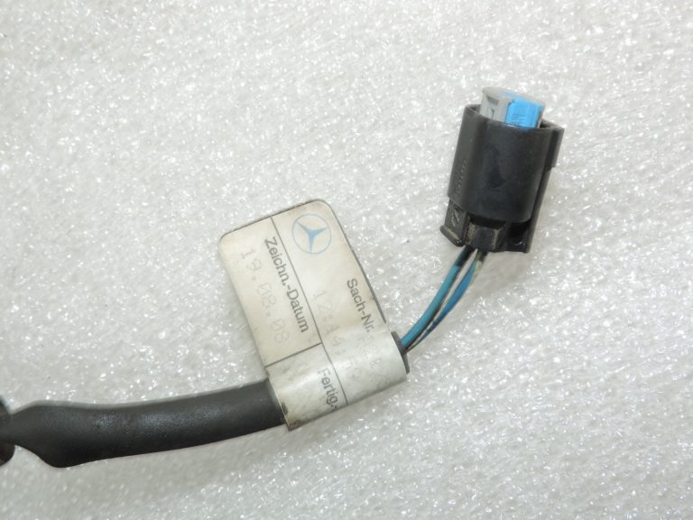 Mercedes E-klases W212 stūres mehānisma solenoīda vārsta vadu instalācijas kabeļa kontaktdakša