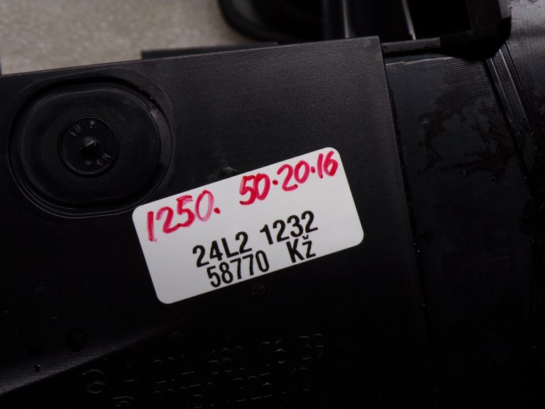 Oriģināls Mercedes E-Class W212 centrālais roku balsts A2126800298