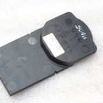 Oriģināls Mercedes W212 W204 centrālā roku balsta glabāšanas nodalījuma gumijas paklājiņš ar ielaidumu