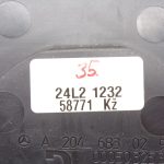Oriģināls Mercedes W212 W204 centrālā roku balsta glabāšanas nodalījuma gumijas paklājiņš ar ielaidumu
