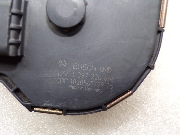 Oriģinālais Mercedes Benz W212 priekšējā stikla tīrītāja motors A2128201240