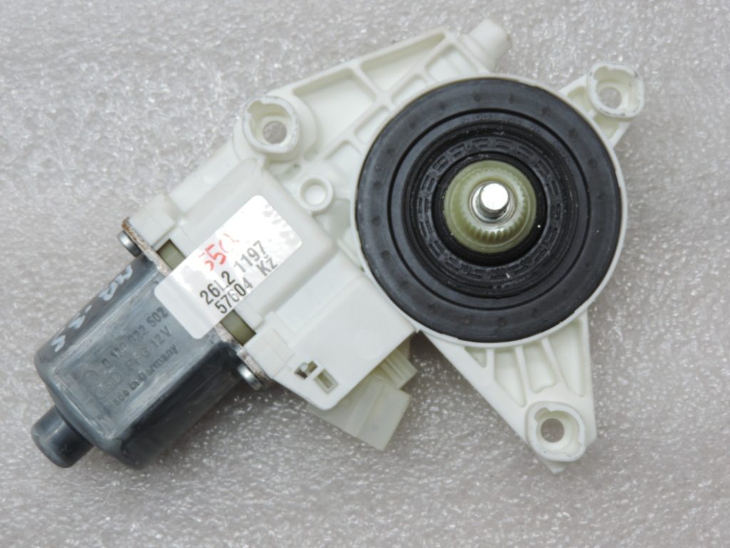 Oriģinālais Mercedes Benz W212 W204 Logu regulatora motors priekšējais labais