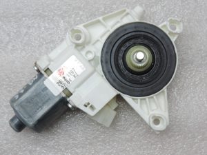 Oriģinālais Mercedes Benz W212 W204 Logu regulatora motors priekšējais labais