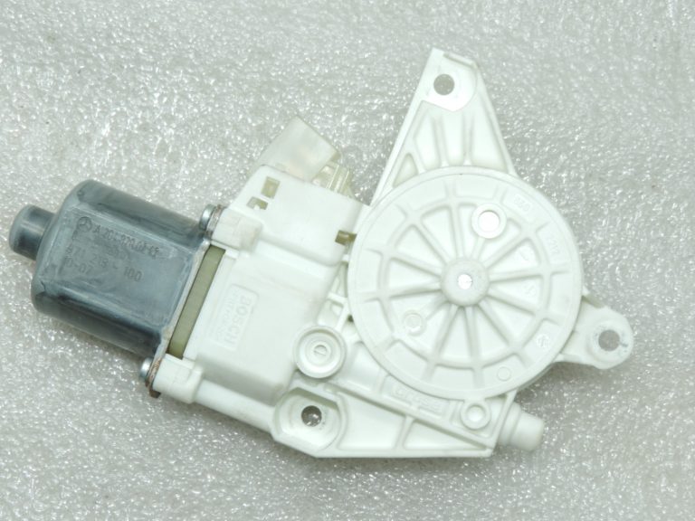 Oriģinālais Mercedes Benz W212 W204 Logu regulatora motors priekšējais labais
