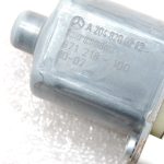 Oriģinālais Mercedes Benz W212 W204 Logu regulatora motors priekšējais labais