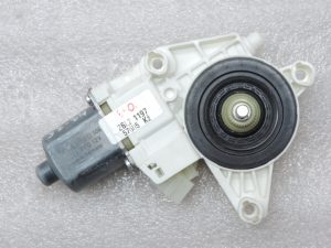 Oriģinālais Mercedes Benz W212 W204 Logu regulatora motors aizmugurējā labajā pusē