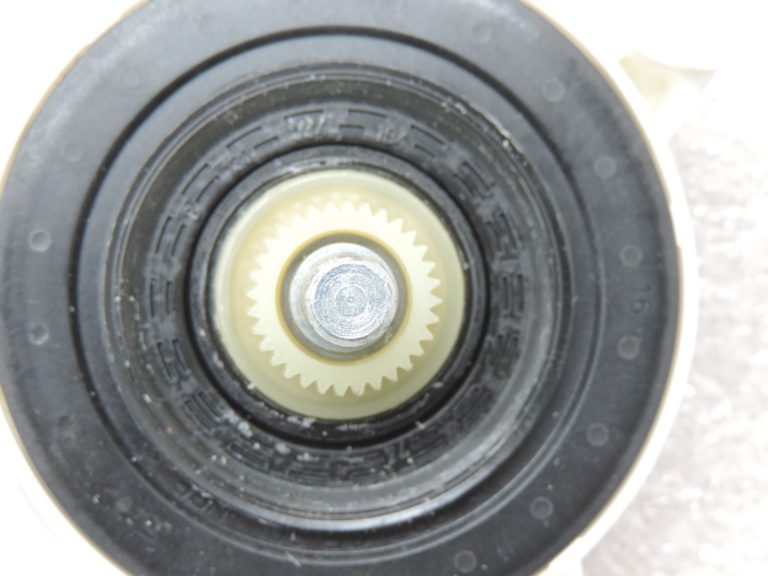 Oriģinālais Mercedes Benz W212 W204 Logu regulatora motors aizmugurējā labajā pusē