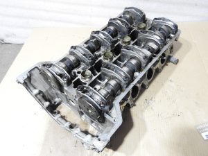 Mercedes W202 C220 W210 111.961 Cilindra galva ar sadales vārpstām R1110162101