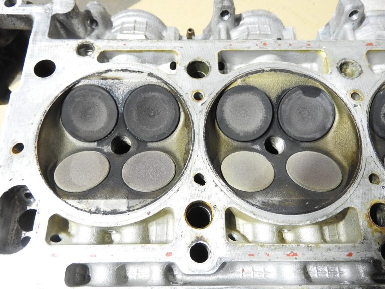 Mercedes W202 C220 W210 111.961 Cilindra galva ar sadales vārpstām R1110162101