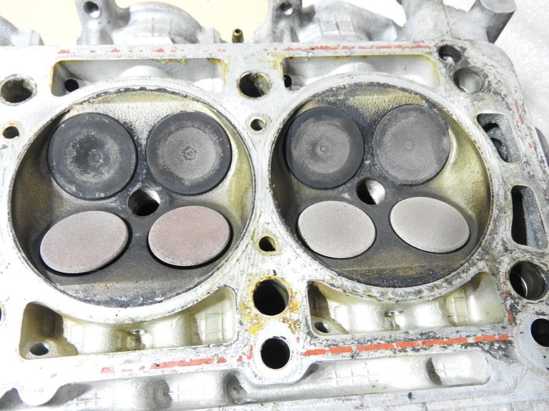 Mercedes W202 C220 W210 111.961 Cilindra galva ar sadales vārpstām R1110162101