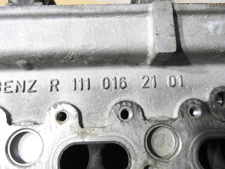 Mercedes W202 C220 W210 111.961 Cilindra galva ar sadales vārpstām R1110162101