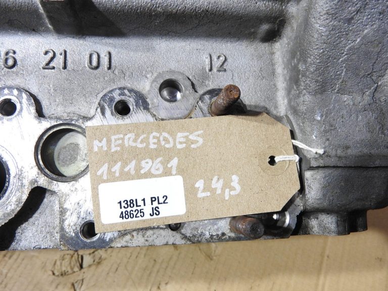 Mercedes W202 C220 W210 111.961 Cilindra galva ar sadales vārpstām R1110162101