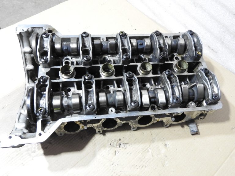 Mercedes W202 C220 W210 111.961 Cilindra galva ar sadales vārpstām R1110162101