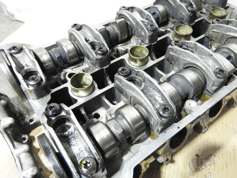 Mercedes W202 C220 W210 111.961 Cilindra galva ar sadales vārpstām R1110162101