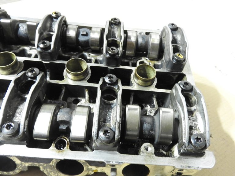 Mercedes W202 C220 W210 111.961 Cilindra galva ar sadales vārpstām R1110162101
