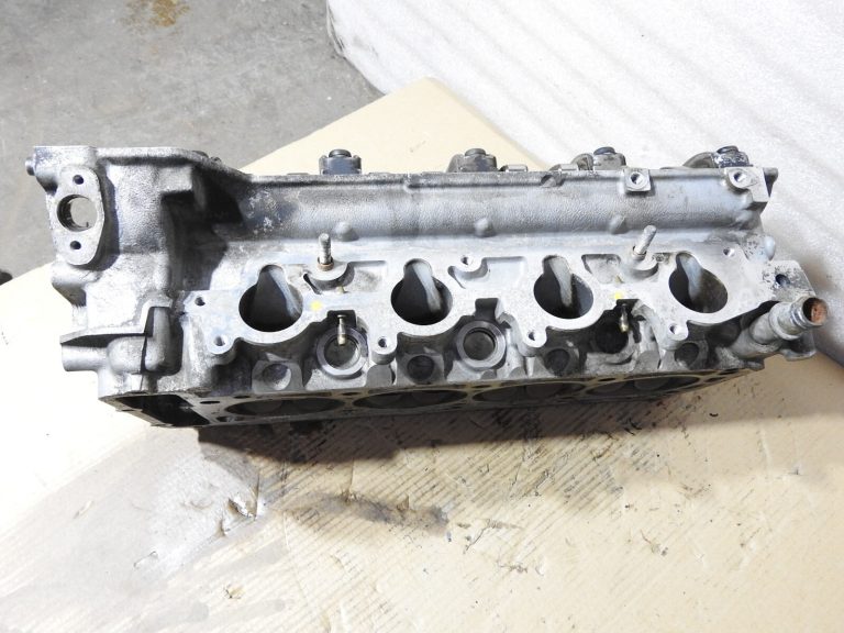 Mercedes W202 C220 W210 111.961 Cilindra galva ar sadales vārpstām R1110162101