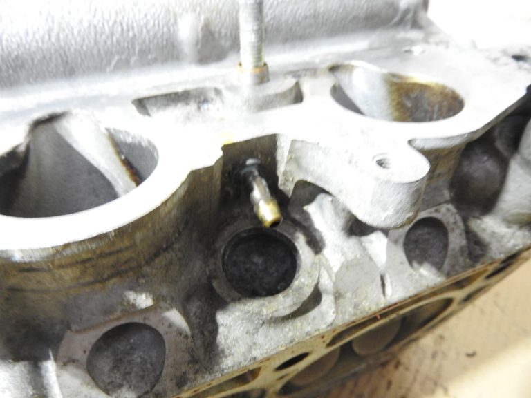 Mercedes W202 C220 W210 111.961 Cilindra galva ar sadales vārpstām R1110162101