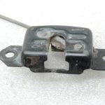 Oriģinālā Nissan Navara II D40 aizmugurējo durvju slēdzene kreisā 90503ZP50A