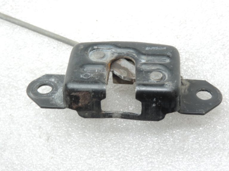 Oriģinālā Nissan Navara II D40 aizmugurējo durvju slēdzene kreisā 90503ZP50A