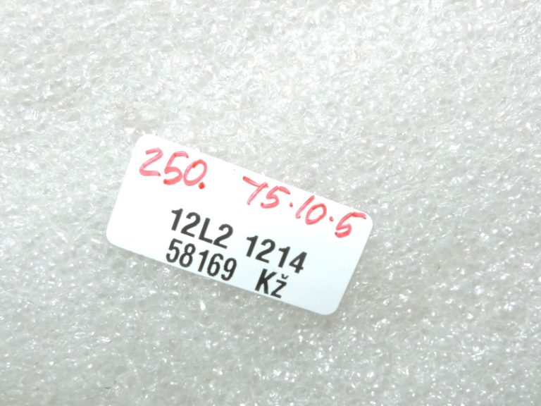 Oriģinālā Nissan Navara II D40 aizmugurējo durvju slēdzene kreisā 90503ZP50A