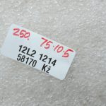 Oriģinālā Nissan Navara II D40 aizmugurējo durvju slēdzene labā 90502ZP50A