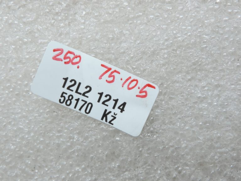 Oriģinālā Nissan Navara II D40 aizmugurējo durvju slēdzene labā 90502ZP50A