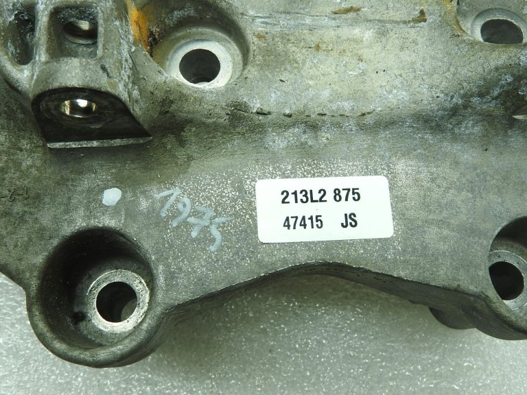 Renault Nissan 1.6 DCI motora kronšteins ģeneratora kronšteins 117105124R