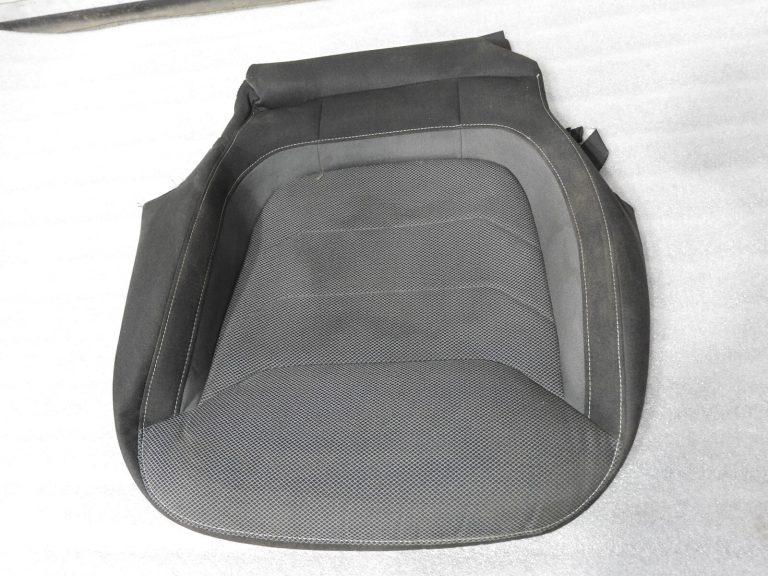 Skoda Kodiaq I Apakšējais sēdekļa pārvalks kreisais melns/pelēks 562881405A PCJ