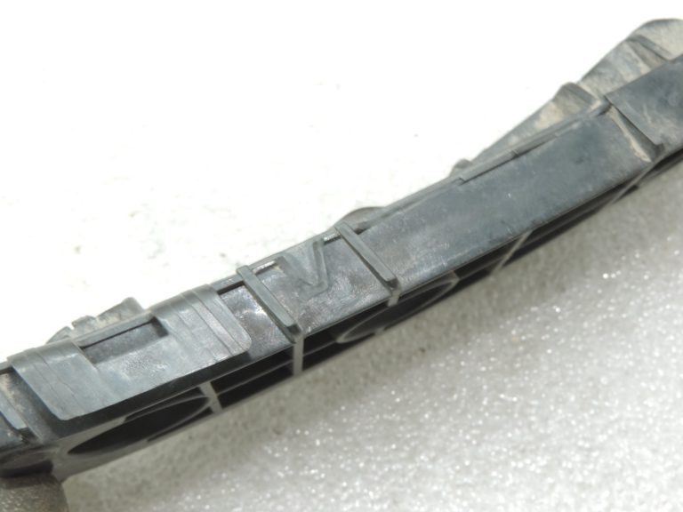 Oriģināls Toyota Verso R2 Priekšējā bampera kronšteins kreisajā pusē 52536-0F020