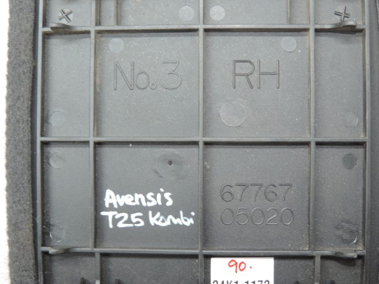 Oriģināls Toyota Avensis T25 Kombi nodalījuma vāks Nr.3, labajā pusē