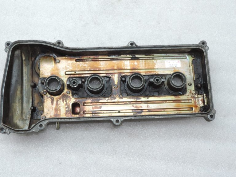 Oriģināls Toyota RAV4 XA20 Avensis T25 2.0 VVT-i (1AZ-FE) Vārstu vāks