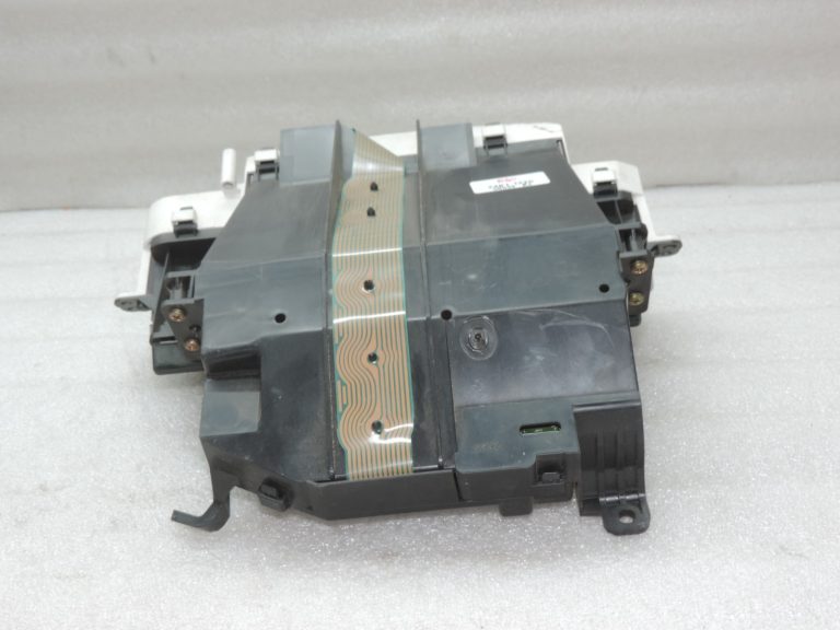 Oriģināls Toyota Yaris P10 1.0/1.3 benzīna spidometra mērinstrumentu panelis 83800-52610