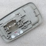 Oriģināls Toyota Yaris P10 aizmugurējais salona apgaismojums pelēks 8124012060P0