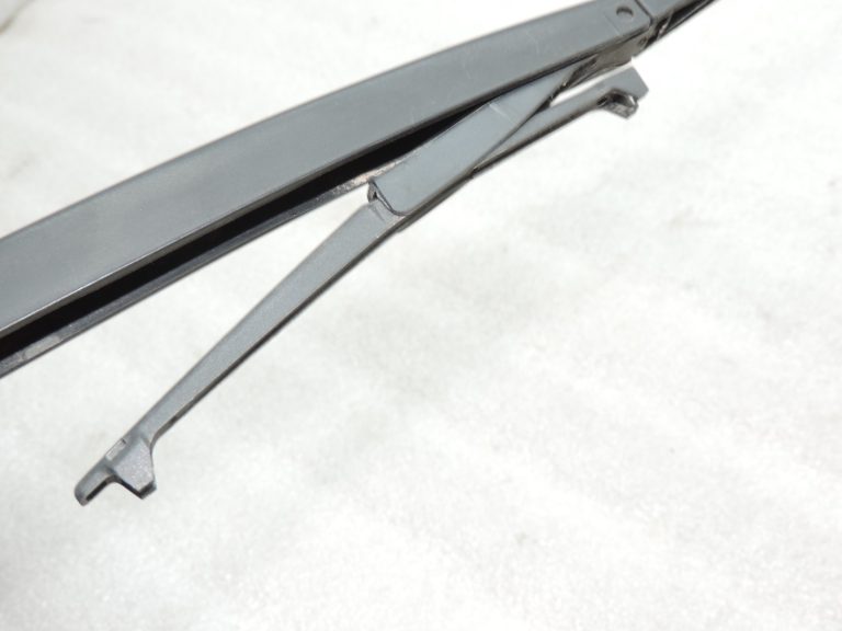 Oriģinālā Toyota Yaris P10 aizmugurējā tīrītāja roku (bez gumijas) 8524152010