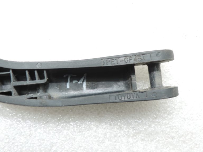 Oriģinālā Toyota Yaris P10 aizmugurējā tīrītāja roku (bez gumijas) 8524152010