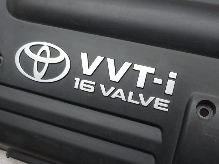 Oriģināls Toyota RAV4 II Corolla E11 E12 Avensis T22 VVT-i 16Valve motora vāks