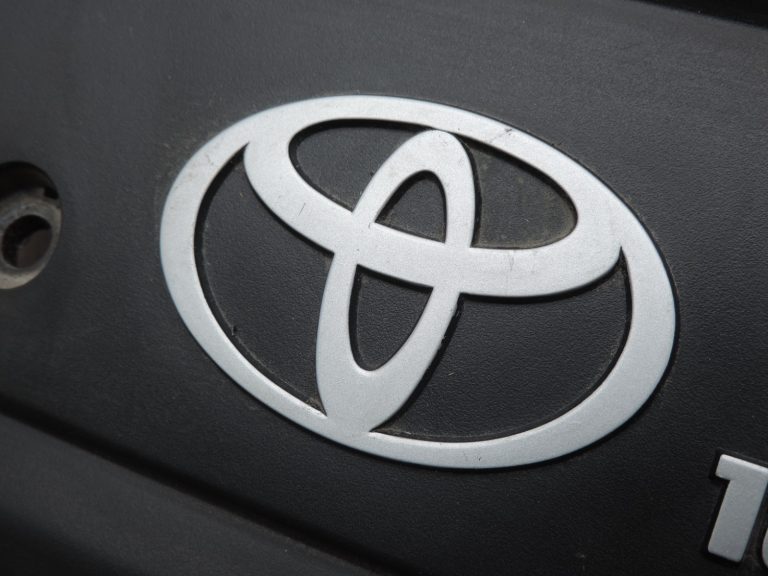 Oriģināls Toyota RAV4 II Corolla E11 E12 Avensis T22 VVT-i 16Valve motora vāks