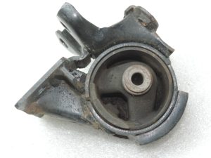 Oriģināls Toyota Avensis T22 1.6/1.8 Dzinēja stiprinājums kreisais 123720D040, 12372-0D040