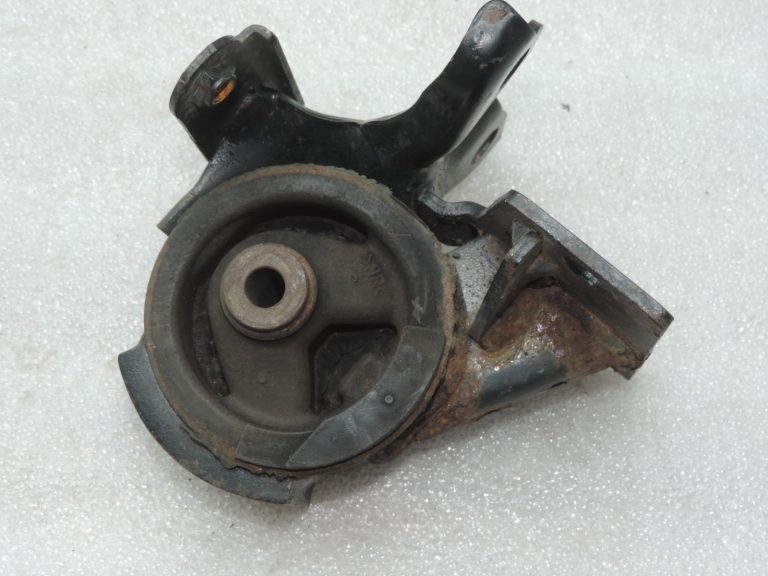 Oriģināls Toyota Avensis T22 1.6/1.8 Dzinēja stiprinājums kreisais 123720D040, 12372-0D040