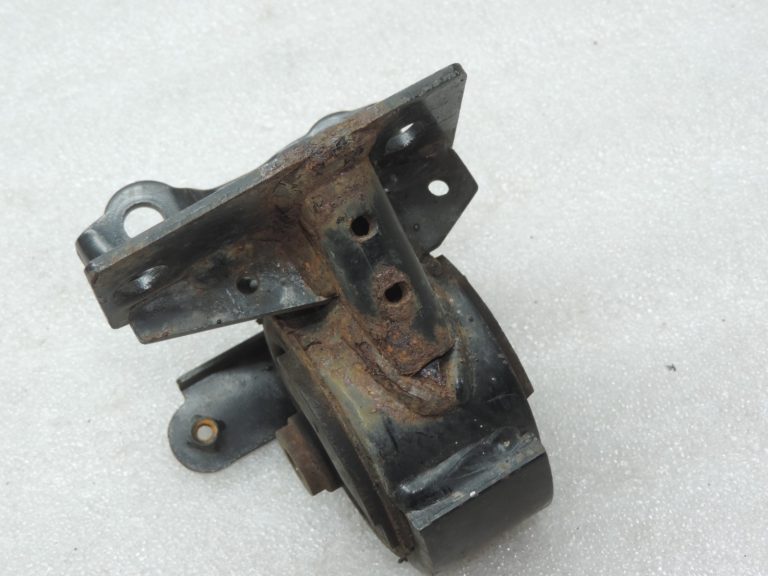 Oriģināls Toyota Avensis T22 1.6/1.8 Dzinēja stiprinājums kreisais 123720D040, 12372-0D040
