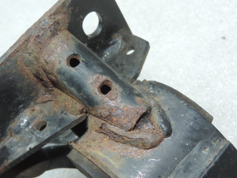 Oriģināls Toyota Avensis T22 1.6/1.8 Dzinēja stiprinājums kreisais 123720D040, 12372-0D040