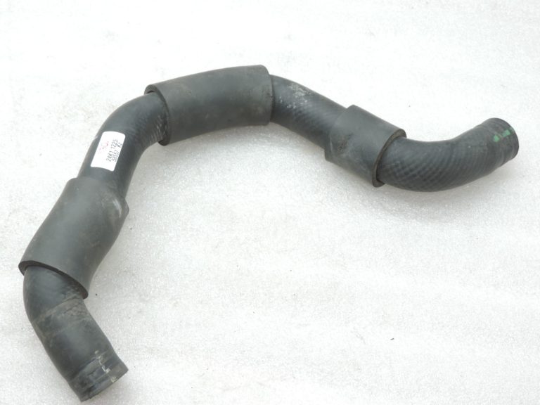 Oriģinālā Toyota Avensis T22 1.6/1.8 radiatora ieplūdes šļūtene 1657122110